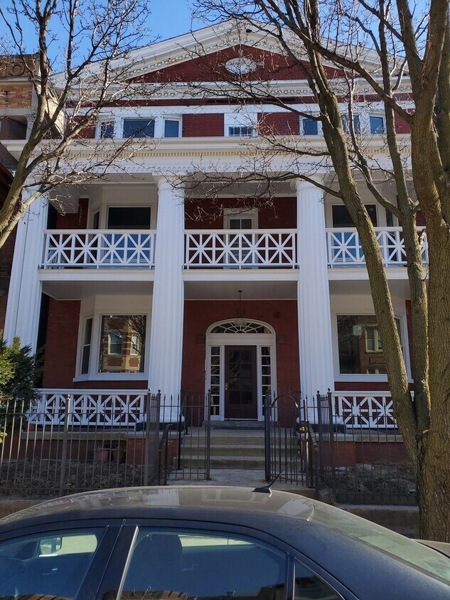 Foto principal - 4751 S Forrestville Ave