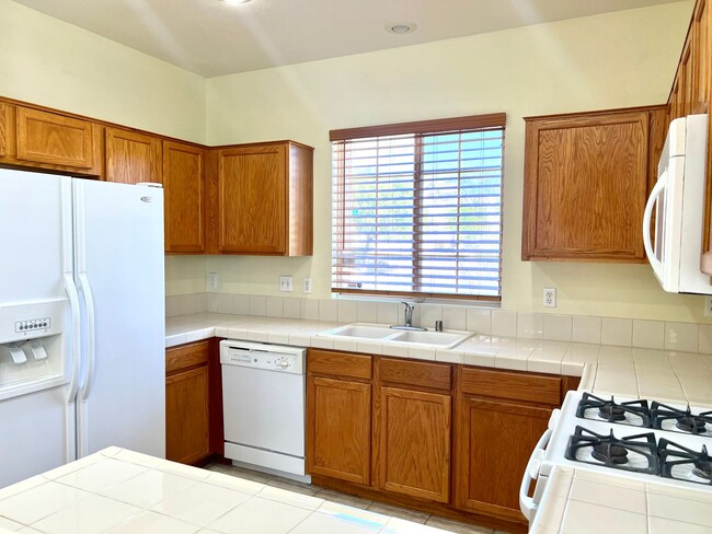 Building Photo - Summerlin South!