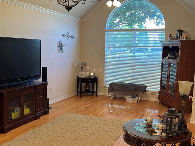 Foto del edificio - 5213 Forest Lawn Dr