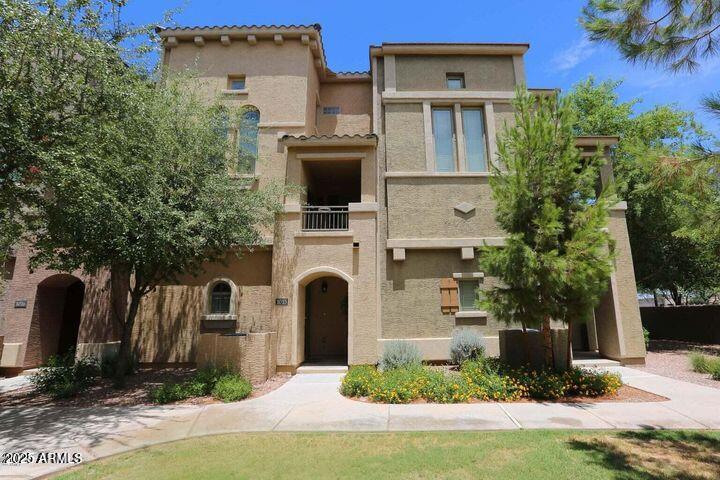 Foto principal - 240 W Juniper Ave