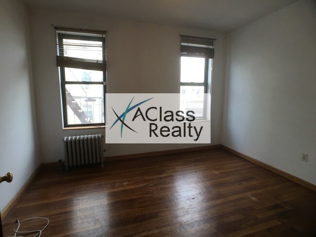 Building Photo - 2139 27th St