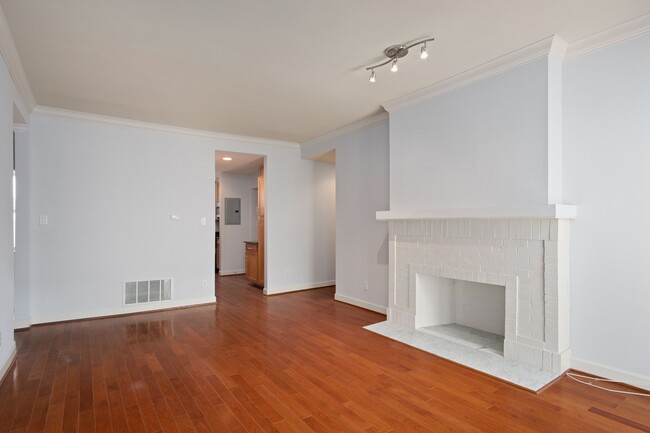 Building Photo - 615 Clara Ave