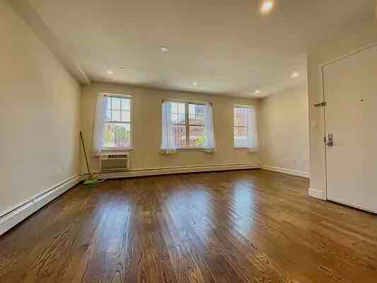 Building Photo - 458 E 29th St