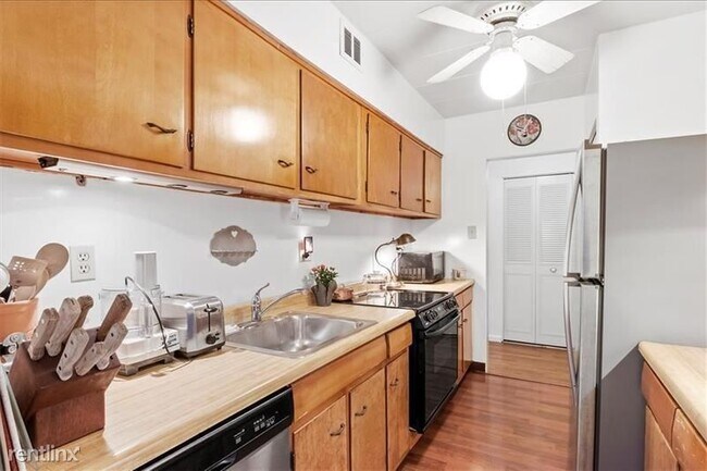 Foto del edificio - 1 br, 1 bath Condo - 53 Highland Rd Apt 401