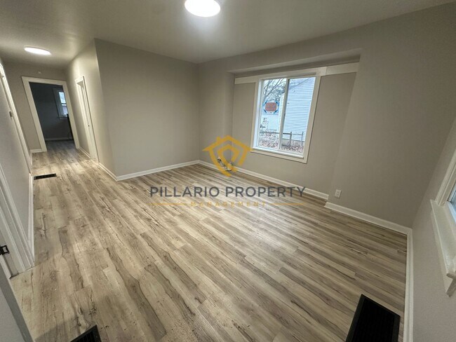 Foto del edificio - Welcome home to this beautiful 2 bedroom, 2 full bath in Forest Manor, just minutes from the Fair...