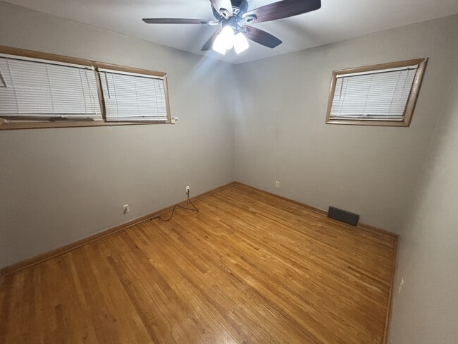 Building Photo - 2416 N Riverlawn Dr