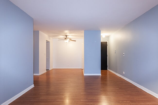 Building Photo - 3723 N Pine Grove Ave