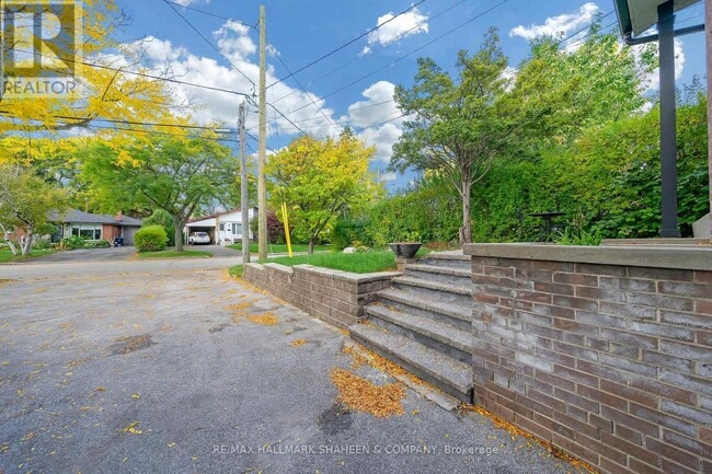 Building Photo - 31 Lochinvar Crescent
