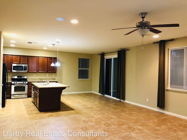 Building Photo - 4 br, 3.5 bath House - 1033 Clear Lake Drive