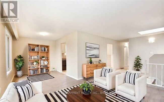 Building Photo - 45 Edwina Pl