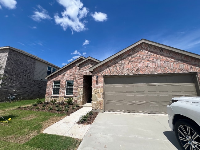 Building Photo - 16044 Isles Dr
