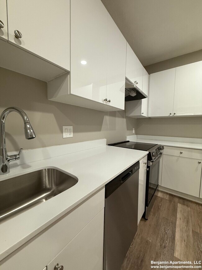 Building Photo - 50 Evergreen St