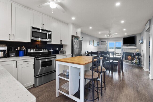 Foto del edificio - 536 N Cogswell Dr