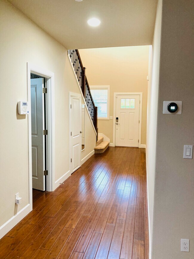 Foyer - 3319 170th Plz SE