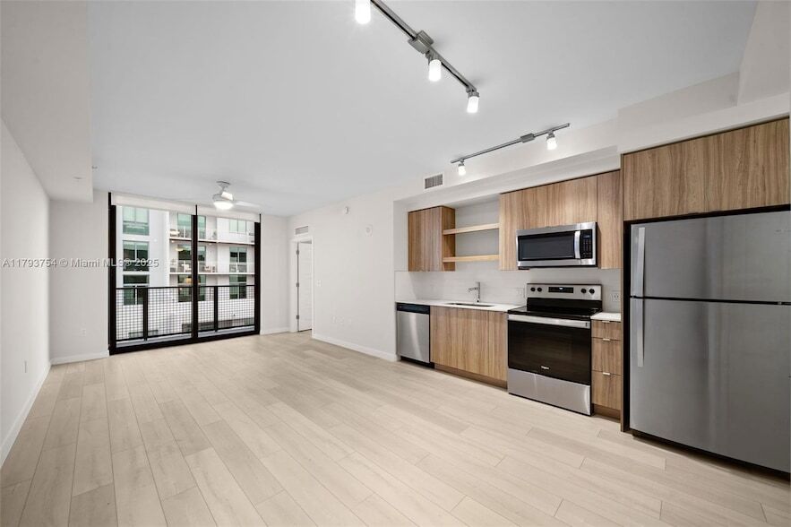 Foto principal - 555 NE 8th St