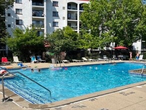 Building Photo - 450 Plum Creek Dr