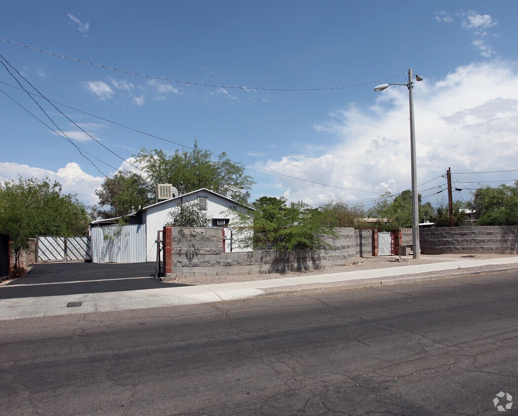 Primary Photo - 2622-2636 N Los Altos Ave