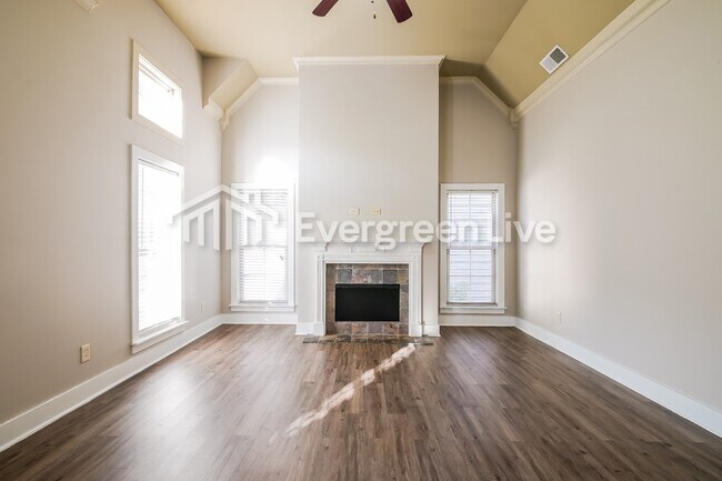 Foto del edificio - 121 Kingston Ct