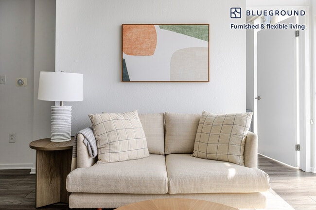 Building Photo - 4133 Redwood Ave