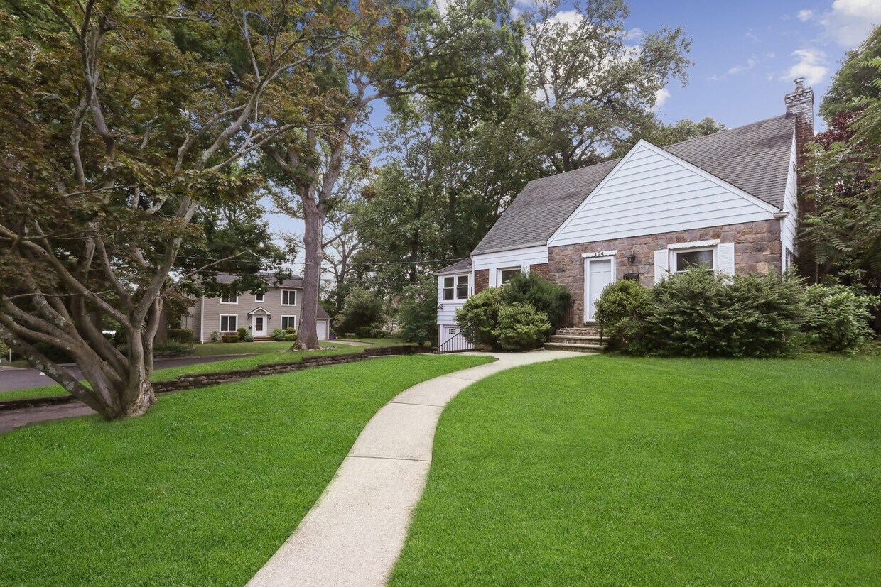 104 Lexington Ave, Cresskill, NJ 07626 House for Rent in Cresskill