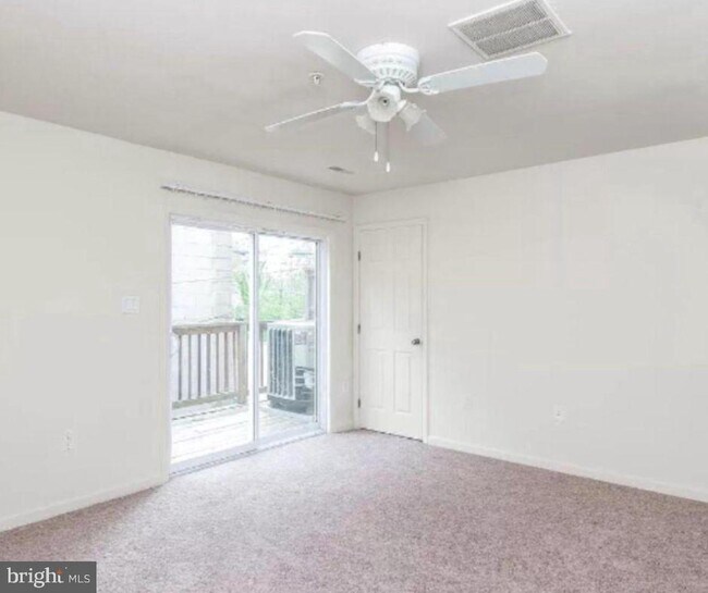 Foto del edificio - 5237 Crowson Ave
