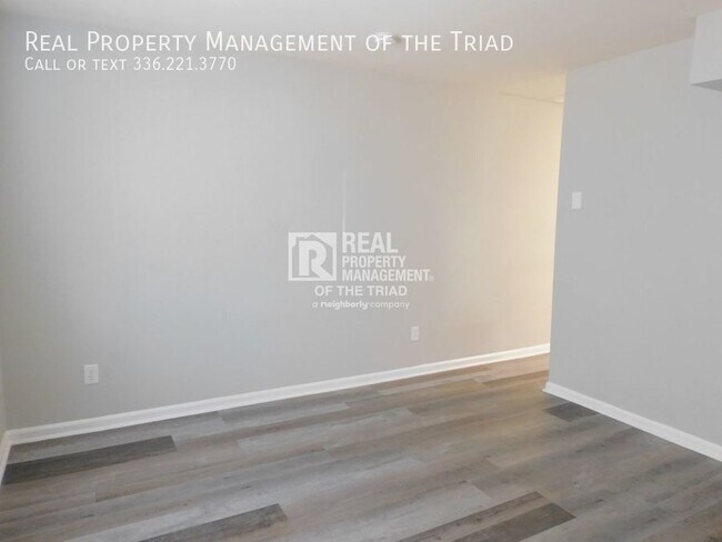 Building Photo - Spacious 2 Bedroom Apartment at Parker Pla...