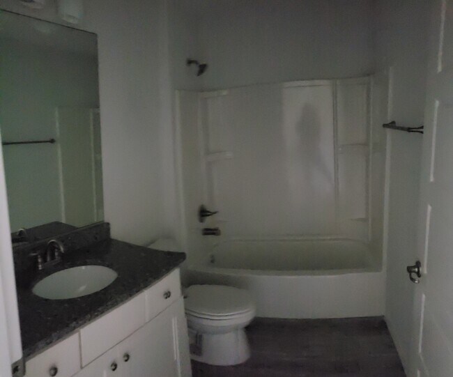 Foto del edificio - 49 Hemlock Radial