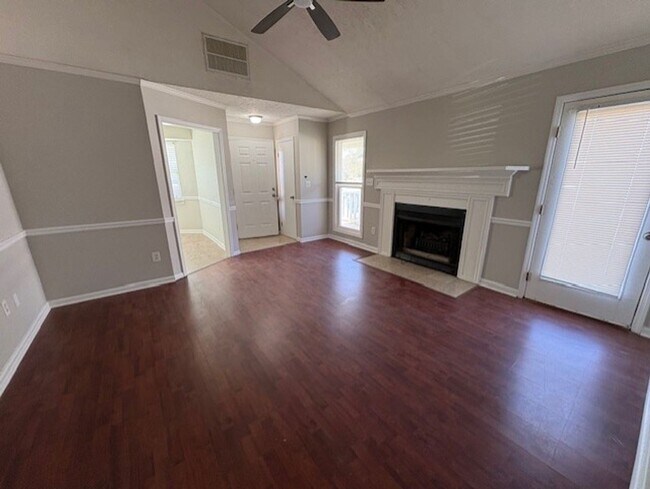 Building Photo - 3909 Almon Dr