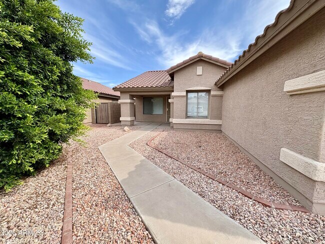 Foto del edificio - 8556 W Carol Ave