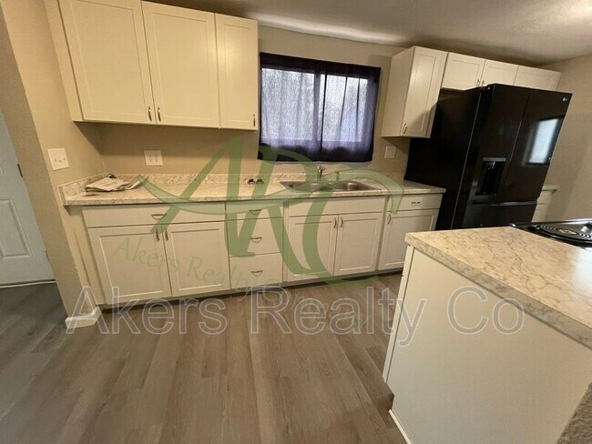 Foto del edificio - 1640 E Orman Ave