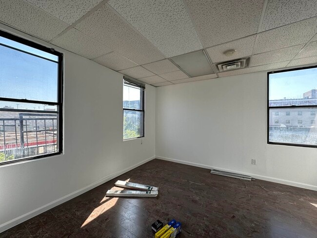 Building Photo - 166 15th St