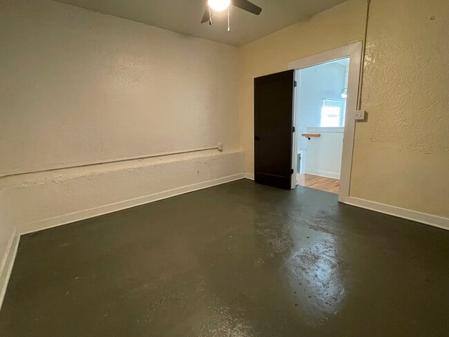 Building Photo - Culpeper Lofts - Building A