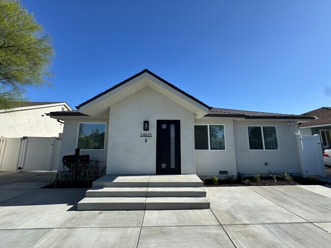 Foto del edificio - 14621 Leadwell St