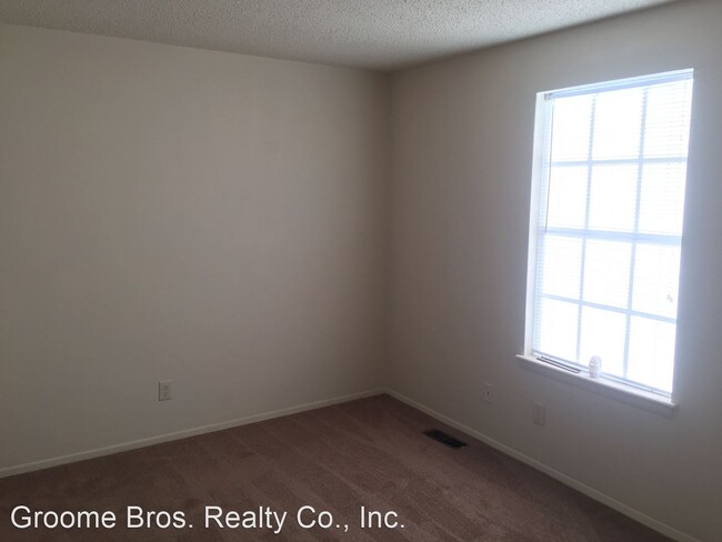 Building Photo - 3 br, 1.5 bath House - 414 Roxana Road