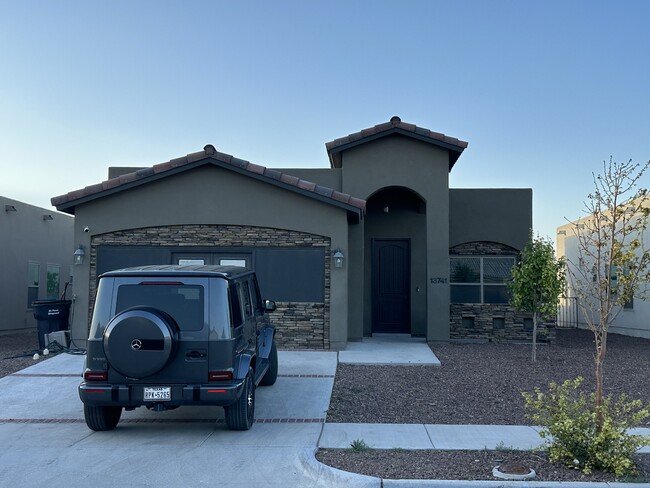 Building Photo - 13741 Garforth Ave