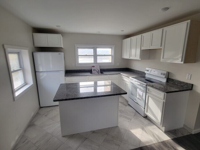 Brand new kitchen - 720 N Main Ave