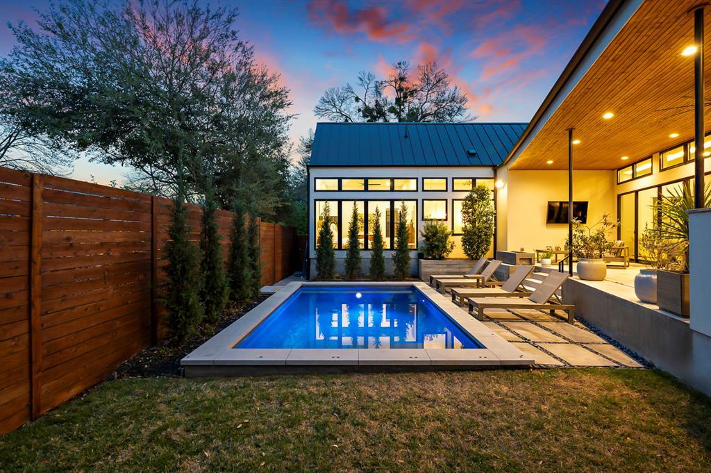 Foto principal - 2116 Kenwood Ave