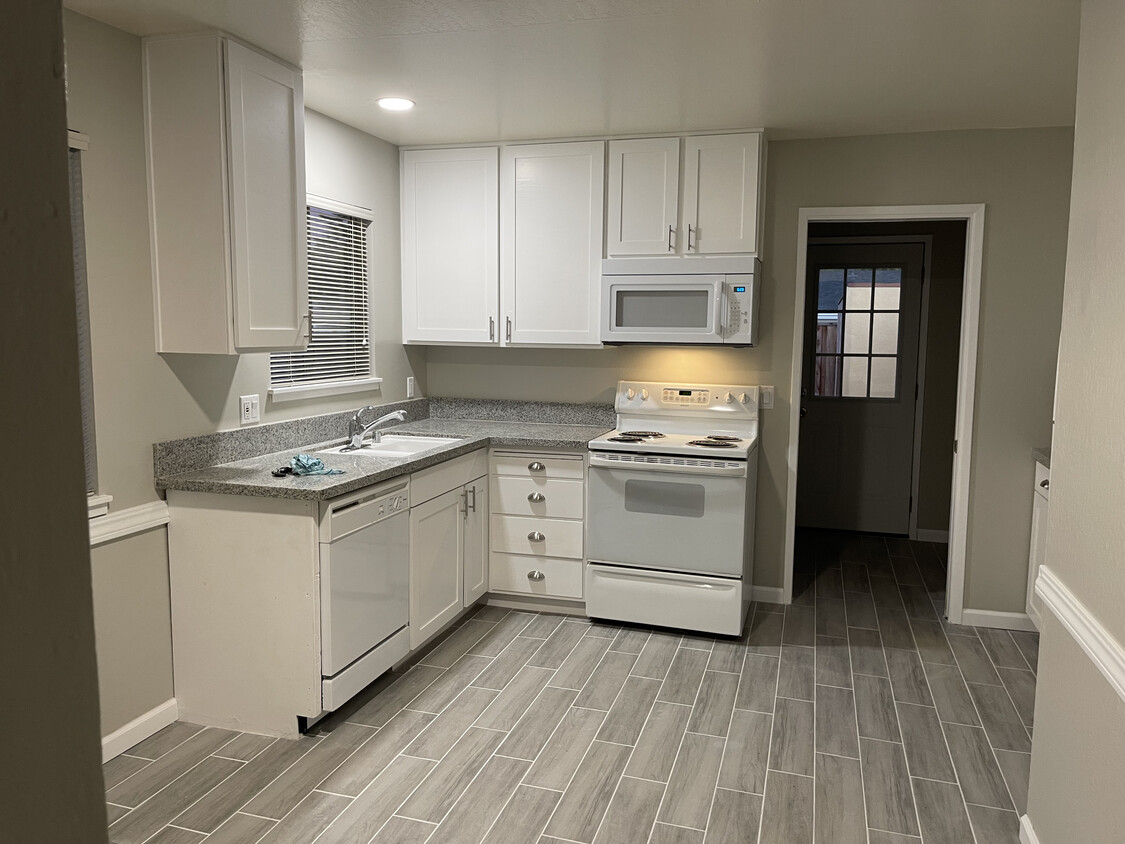 Foto principal - 5770 Cahalan Ave