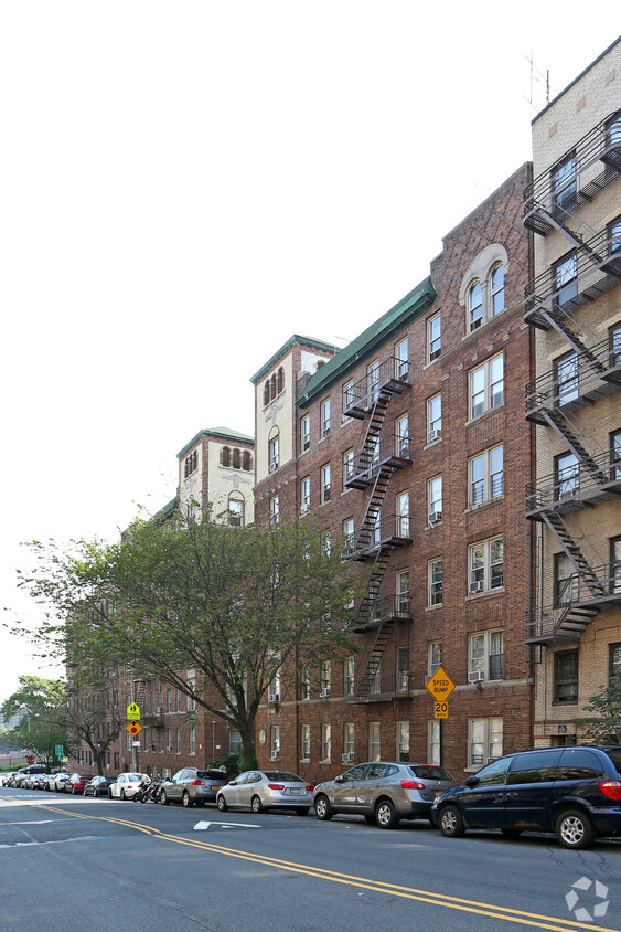 261-271 Seaman Ave, New York, NY 10034 - Apartments in New York, NY ...