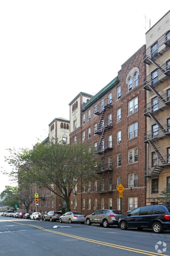 Foto del edificio - 261-271 Seaman Ave