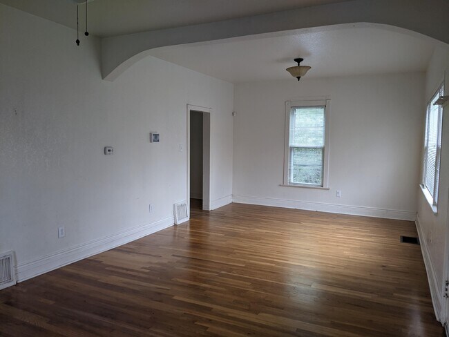 Building Photo - 266 S 3rd Ave