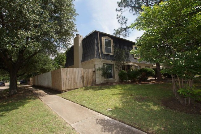 Building Photo - 8330 Beechnut St