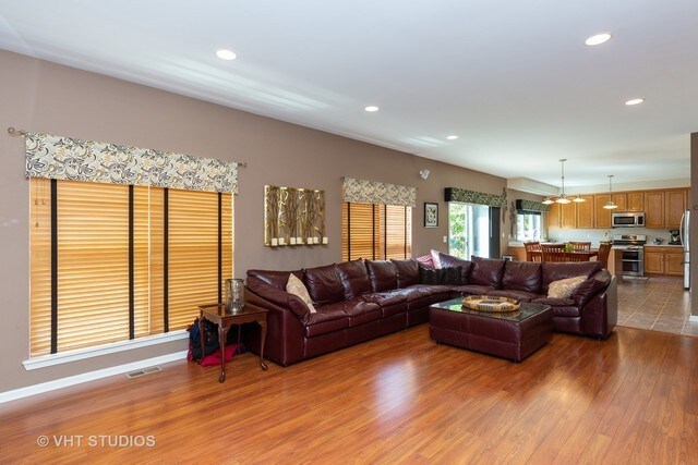 Building Photo - 1080 Dovercliff Way