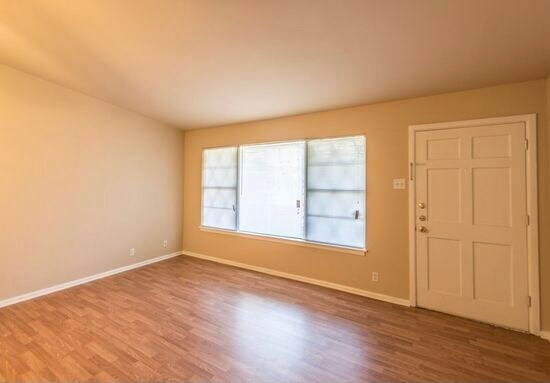 Foto del edificio - 7527 Dell Oak Dr