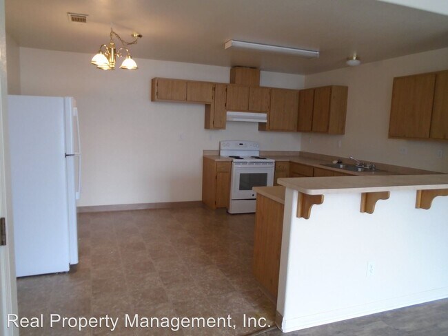 Building Photo - 802 Cally Ct