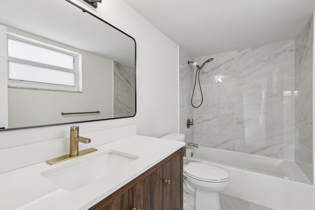 Building Photo - The Oaks Apartments