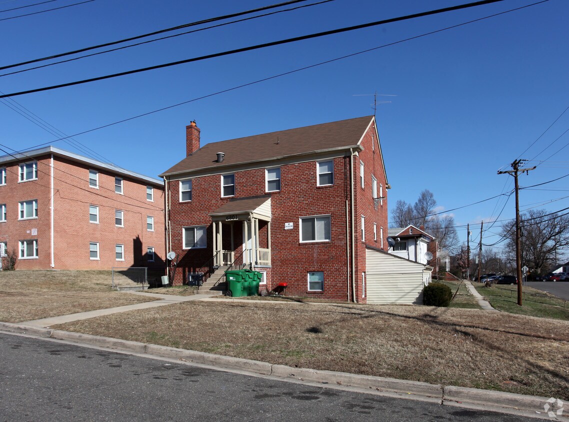 Primary Photo - 6801 Red Top Rd