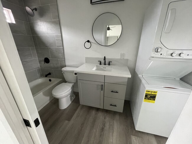 Building Photo - 1077 Connecticut St