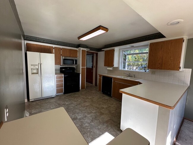 Building Photo - Northwest Area 3 Bedroom 2 Bath Rancher