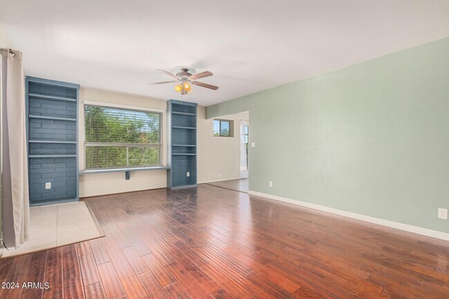 Building Photo - 4131 E Camelback Rd